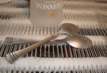 Komšinica mi je rekla zašto uvijek drži kašiku u zamrzivaču: Više joj se ne smijem i radim isto!