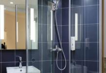 Odličan savjet za sve koji ne žele stalno ribati staklo – Prošla su 2 tjedna, a ni jedne mrlje nema na tuš kabini! (FOTO)