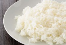 Više ne kuvam pirinač u vodi, ovo je savršeno: Jedan trik kuvara i nikada niste jeli bolji prilog – PREPORUČITE SVIMA!