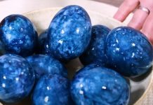 ŽENA OFARBALA JAJA NA POTPUNO PRIRODAN NAČIN I ODUŠEVILA: Za “Zvezdano nebo” su vam potrebna samo ova 2 čaja