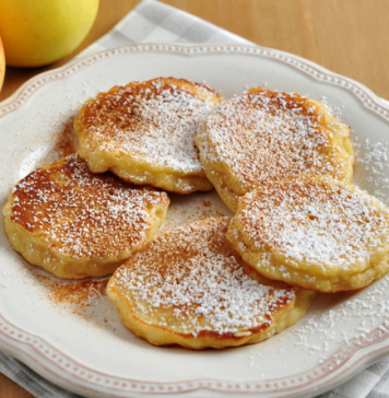 Pripremite ovu ukusnu poslasticu od jabuka za samo 10 minuta koristeći samo 1 jabuku, 1 jaje i malo brašna!